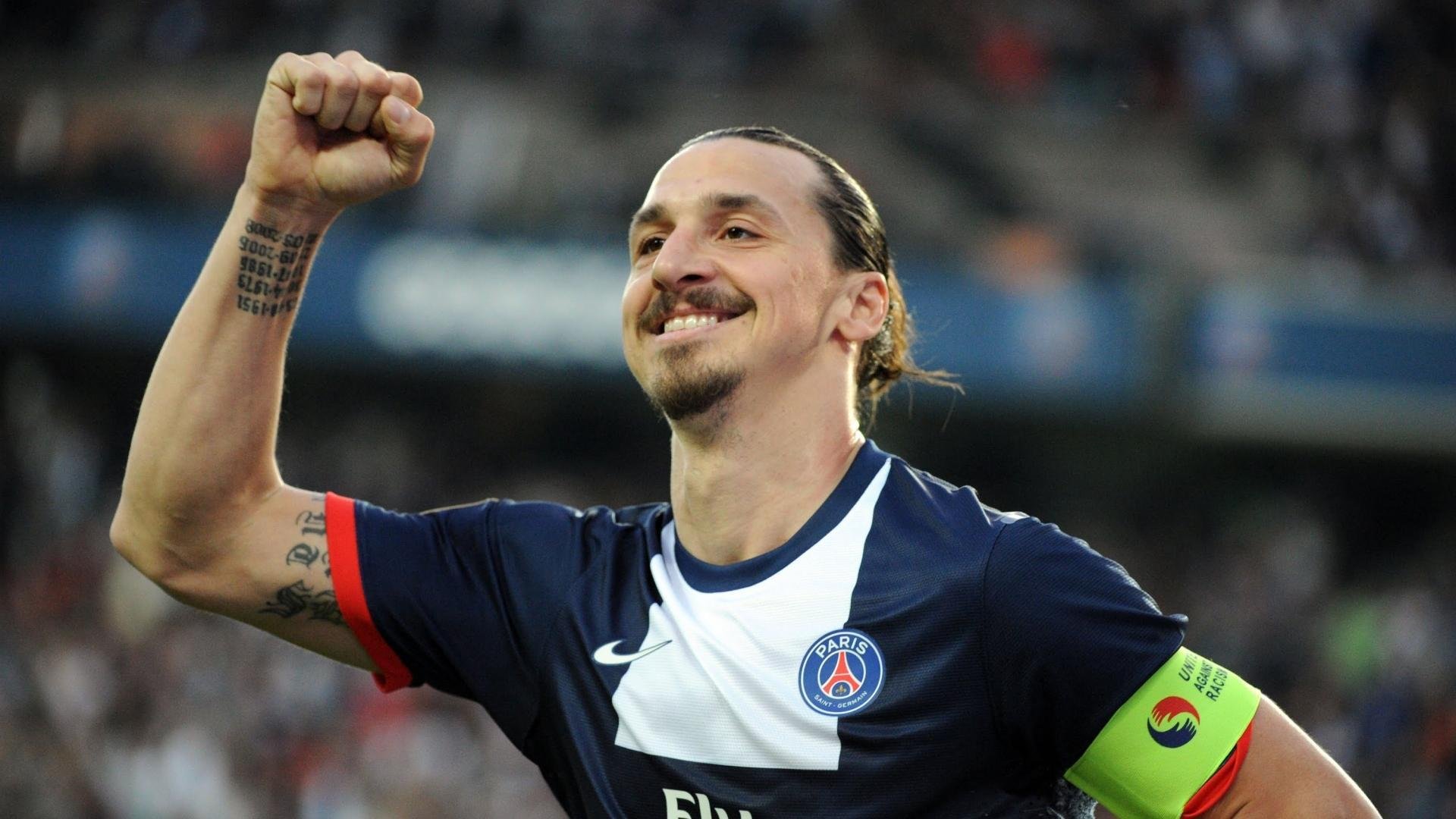 巴黎圣日尔曼正式官宣新援加盟,豪门再补强,巴黎圣日尔曼全队合照